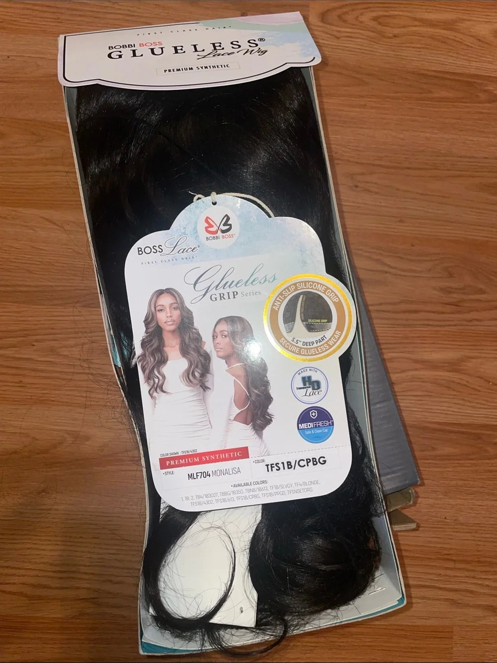 Natural Center-Part Black Synthetic Wig — Smooth Shine & Soft Waves